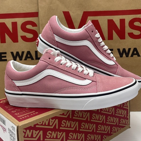 Vans WMNS Pink and White Sneakers Old Skool
Color Theory Foxglove
VN000CT8C3S - Picture 7 of 16